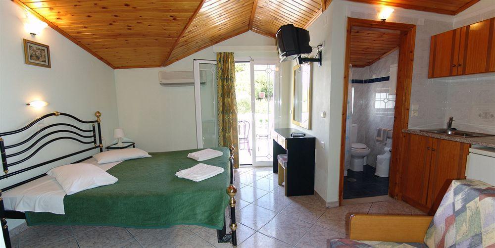Planos Beach Hotel Extérieur photo